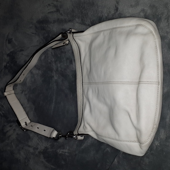 Coach~Chelsea Ivory Hobo - Picture 2 of 6